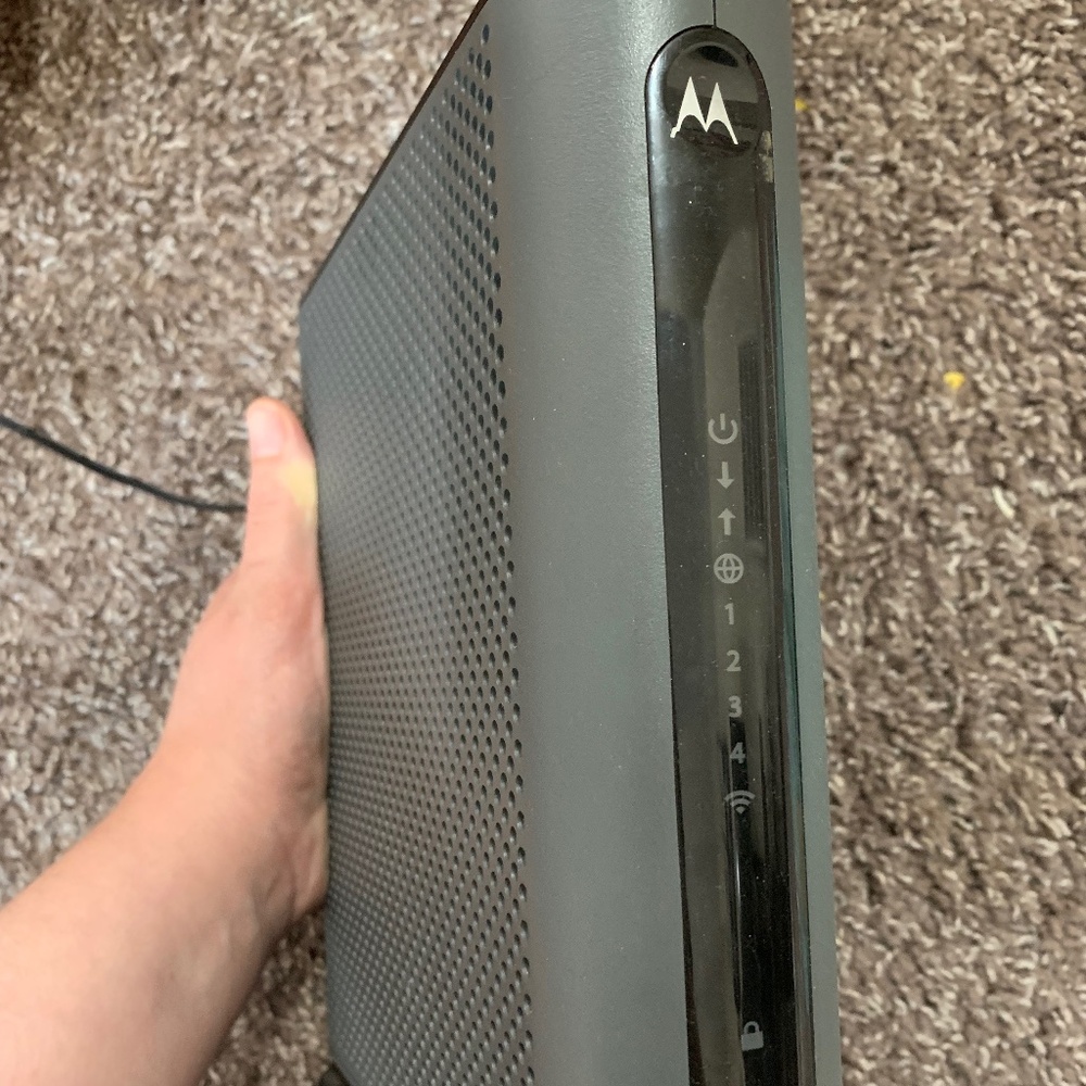Motorola Cable Modem Plus Router 8X4 DOCSIS 3.0 N450 Model: MG7315 w/Power Cord
